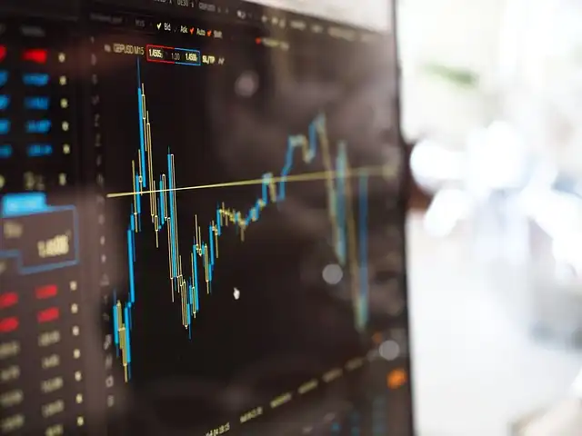 Advertising Revenue Forecast: Digital Growth & Market Trends in 2025