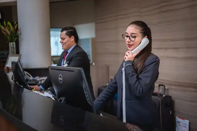 AI Boosts Customer Loyalty: Personalization & Analytics